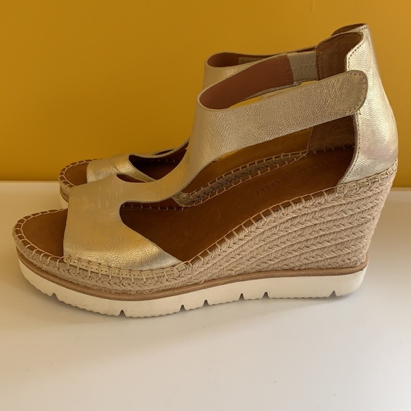 SOLD💰💰STEVE MADDEN Wedge Sandals - Picture 5 of 5